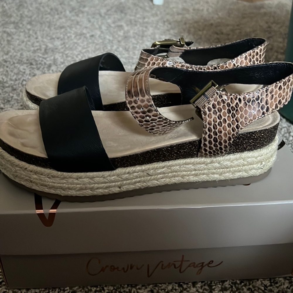 Size 9 Women’s Sandals